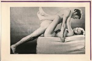 Pornográf jelenetek, 13 db fotó albumlapokon, 9×12 cm