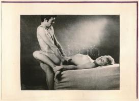 Pornográf jelenetek, 13 db fotó albumlapokon, 9×12 cm