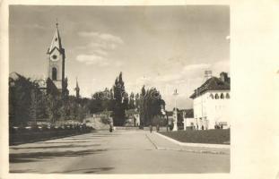 1936 Lupény, Lupeni, Schylwolfsbach; utcakép, templom / street view with church. photo (fa)