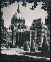 cca 1930 Budapest, A Kossuth tér és a Parlament, fotó, 20×16 cm