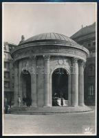 cca 1935 Budapest, Az Erzsébet királyné emlékmű és szobor a pesti Eskü téren, 3 db fotó, hátoldalon ...