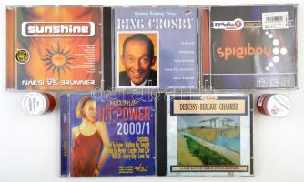 2 db diafilm (Kutyakötelesség, Sicc Meseországban) + 5 db CD (Bing Crosby, Debussy, Spigiboy, stb.)