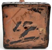 cca 1930 Max & Moritz büszt ( 2db), kézzel festett részben mázas kerámia, jelzett (Terra), apró ...