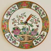 Kínai porcelán tányér, kézzel festett, jelzett, apró kopásokkal, d: 25,5 cm