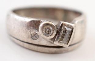 Ezüst(Ag) gyűrű apró kövekkel, jelzett, deformációval, méret: 52, bruttó: 4,8 g