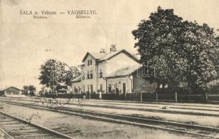 Vágsellye, Sala n. Váhom; Stanica / Vasútállomás, vasutasok / railway station, railwaymen (EK)