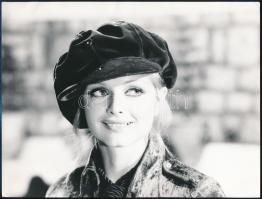 Ewa Aulin és Jean Sorel színészek, 3 db feliratozott, pecséttel jelzett sajtófotó, 18×23,5 cm