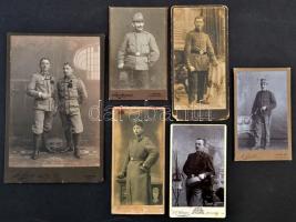 cca 1900-1920 5 db katonákat ábrázoló műtermi keményhátú fotó, 9x6 és 15x10 cm közti méretben