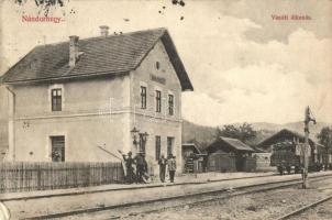 Nándorhegy, Otelu Rosu; Vasútállomás, vagonok. Moricz Ernő kiadása / railway station, wagons (ázott sarkak / wet corners)