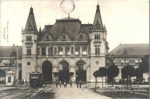 Temesvár, Timisoara; Józsefvárosi indóház, vasútállomás, villamos. Uhrmann Henrik kiadása / railway station, tram (r)