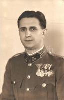 Második világháborús magyar hivatásos százados kitüntetésekkel / WWII Hungarian professional captain with medals. Foto Szalayné photo (fa)
