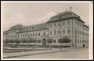 Vác, Püspöki szeminárium, 12 db RÉGI képeslap képeslapfüzetben / 12 PRE-1945 postcards in postcard b...