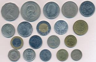 19db-os vegyes fémpénz tétel, közte Csehszlovákia, Nagy-Britannia, Dominikai Köztársaság, Olaszorszá...