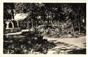1942 Siófok, Japán kert