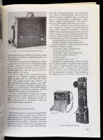 Magyar vasúttörténet. 1846-2000. Bp., 2000, MÁV. Kiadói aranyozott műbőr-kötés, sérült kötéssel, hat...