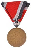 Német Harmadik Birodalom 1939. "Háborús Érdemérem" Br kitüntetés mellszalaggal (32mm) T:2
...