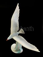 Hollóházi sirály, kézzel festett, jelzés nélkül, kis javítással, apró kopásokkal, m: 24,5 cm