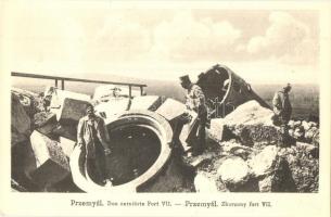 Przemysl. Das zerstörte Fort VII. / Zburzony fort / WWI Austro-Hungarian K.u.K. soldiers by a destroyed fort in Przemysl (EK)