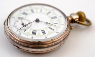 Remontoir ezüst fedeles zsebóra, hibátlan számlappal, szép állapotban, tisztításra szoruló szerkezet...