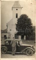 1938 Béna, Belina; férfi automobillal a római katolikus templom előtt / man with automobile next to the Catholic church. Kazinczy Stefan photo (kis szakadás / small tear)