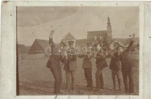 1913 Podolin, Podolínec; Gimnazista diákok hegedűvel. Studentika / students celebrating with violin music, Studentica, photo (fa)