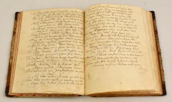 cca 1750 Régi  magyar halotti beszédek lejegyzetelve. Kb 100 beírt oldalon magyar és latin nyelvű, é...