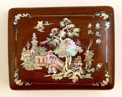 Japán motívumos, gyöngyházberakásos fadoboz, kis repedéssel, 12x10x4 cm