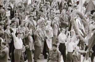 1961 Május 1. Felvonulás Budapesten, Kotnyek Antal (1921-1990) képriportja, 34 db vintage negatív, 2...