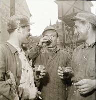 cca 1957 Budapest, földalatti villamos (metró) építkezésről készült 15 db vintage negatív Kotnyek An...