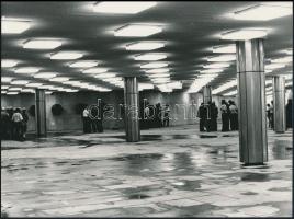 cca 1980 Budapest, különféle metróállomások aluljárói és mozgólépcsői feliratok nélkül, 13 db vintag...