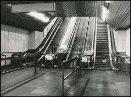 cca 1980 Budapest, különféle metróállomások aluljárói és mozgólépcsői feliratok nélkül, 13 db vintag...