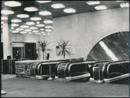 cca 1980 Budapest, különféle metróállomások aluljárói és mozgólépcsői feliratok nélkül, 13 db vintag...