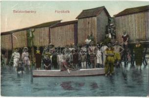 Balatonberény, fürdőzők a kabinok előtt (szakadás / tear)