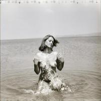 1986 Velencei-tó, kirándulás Pákozdra, szolidan erotikus felvételek, 11 db vintage negatív + 2 db vi...