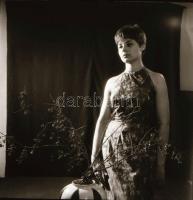 cca 1969 Mindent bele, szolidan erotikus felvételek, 13 db vintage negatív, 6x6 cm