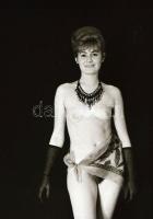 cca 1970 Hétfő esti privát műsorok, 4 db vintage fotó + 4 db vintage negatív, 24x36 mm és 18x10 cm k...