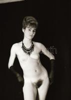 cca 1970 Hétfő esti privát műsorok, 4 db vintage fotó + 4 db vintage negatív, 24x36 mm és 18x10 cm k...