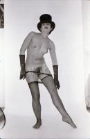 cca 1974 Az epilálás előtti korszak mutatványai, 5 db vintage negatív (24x36 mm) + 3 db vintage fotó...