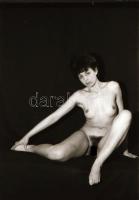 cca 1975 Leányságuk emlékére, 4 db vintage negatív (24x36 mm) + 4 db vintage fotó, 24x18 cm és 15x10...