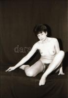 cca 1975 Leányságuk emlékére, 4 db vintage negatív (24x36 mm) + 4 db vintage fotó, 24x18 cm és 15x10...