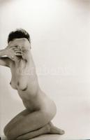 cca 1973 Örök téma, szolidan erotikus felvételek, 38 db vintage negatív, 24x36 mm