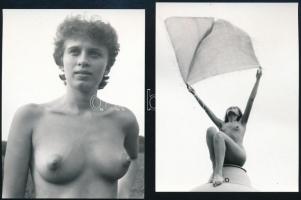 cca 1978 Bájkereső, szolidan erotikus felvételek, 4 db vintage negatív (24x36 mm) + 5 db vintage fot...