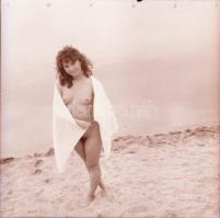 cca 1983 Menesdorfer Lajos (1941-2005) budapesti fotóművész hagyatékából 2 db jelzett vintage fotó +...