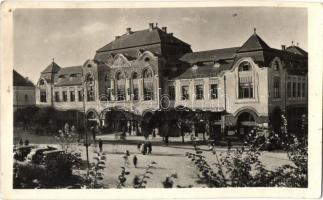 46 db RÉGI magyar és történelmi magyar városképes lap, vegyes minőségben / 46 pre-1945 Hungarian and...