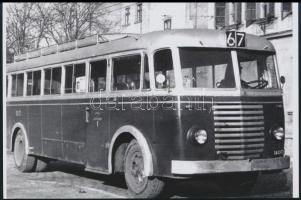 Budapesti városi közlekedésben használt autóbuszok különféle korokból, 5 db mai nagyítás, 10x15 cm