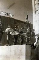 cca 1949 Katonák és sportolók koszorúzási ünnepsége a Gellért hegyen, Rózsa György (?-?) budapesti fotóriporter hagyatékából 11 db vintage negatív, 24x36 mm