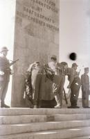 cca 1949 Katonák és sportolók koszorúzási ünnepsége a Gellért hegyen, Rózsa György (?-?) budapesti f...