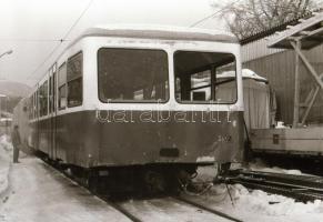 1987 Budapest, fogaskerekű a szabadban és a műhelyben, 77 db vintage negatív, 24x36 mm