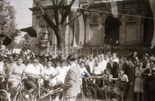 cca 1948 Budapest, roller és kerékpár verseny a Népligetben, Rózsa György (?-?) budapesti fotóriport...