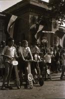 cca 1948 Budapest, roller és kerékpár verseny a Népligetben, Rózsa György (?-?) budapesti fotóriport...